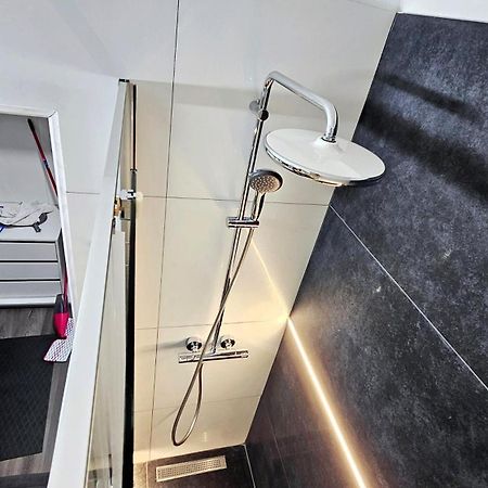 Spoil Yourself With Style, Comfort And Luxury - Tony'S Studios Luxury Pitesti Luaran gambar