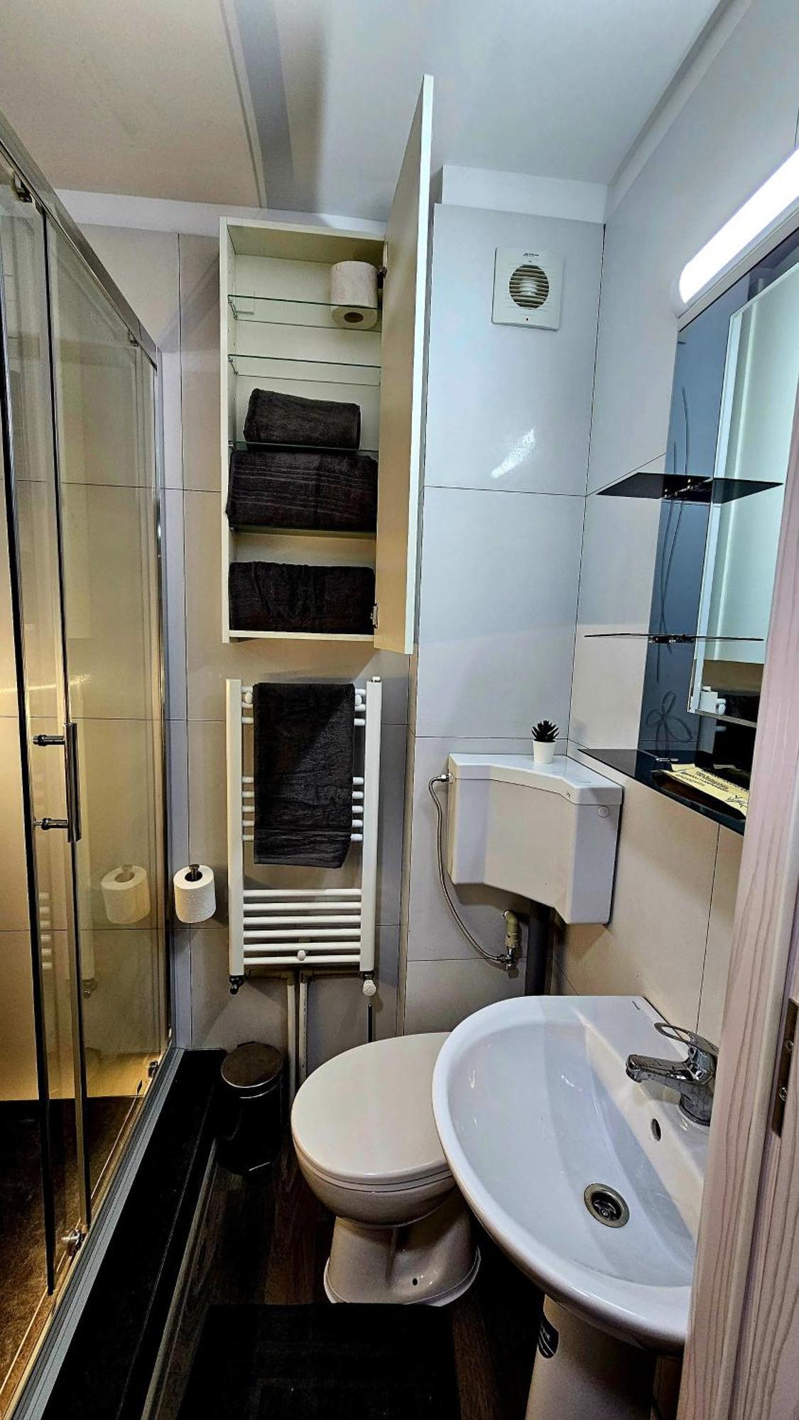Spoil Yourself With Style, Comfort And Luxury - Tony'S Studios Luxury Pitesti Luaran gambar